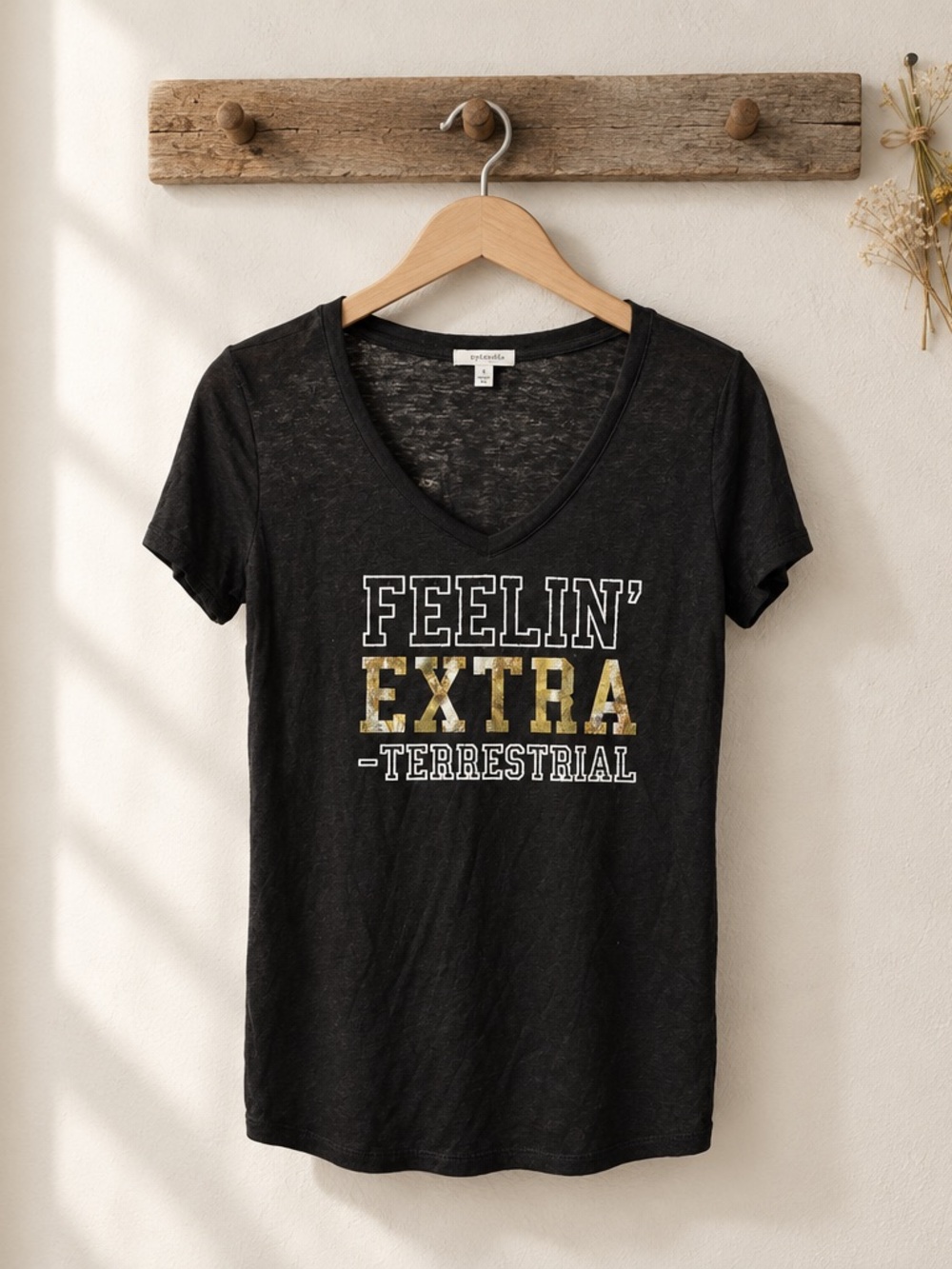 NWT Eyeshadow Women’s Black Gold Graphic Tee Shirt Extra Terrestrial- Size S